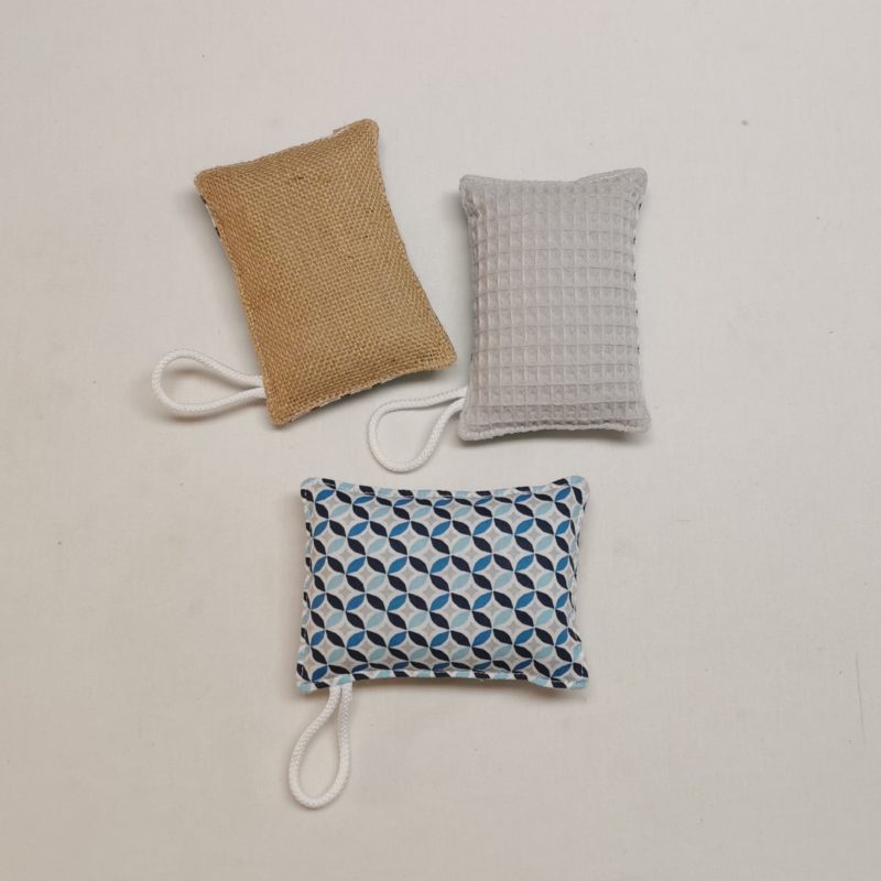 éponge lavable bleue à motifs